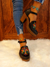 Load image into Gallery viewer, Otomi Block Heels
