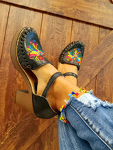 Load image into Gallery viewer, Otomi Block Heels
