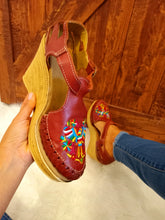 Load image into Gallery viewer, Otomi Platform - Burgundy
