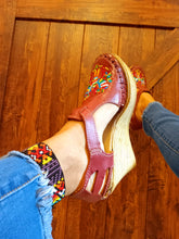 Load image into Gallery viewer, Otomi Platform - Burgundy
