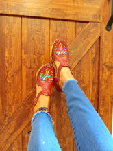 Load image into Gallery viewer, Otomi Platform - Burgundy
