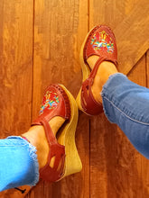 Load image into Gallery viewer, Otomi Platform - Burgundy
