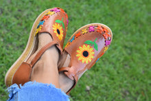 Load image into Gallery viewer, Girasol Huarache
