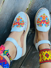 Load image into Gallery viewer, Otomi  Platform- White
