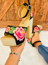 Load image into Gallery viewer, Micaela Block Heels - Black/pink
