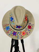 Load image into Gallery viewer, Flor Hand  Embroidered Hat
