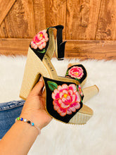 Load image into Gallery viewer, Micaela Block Heels - Black/pink
