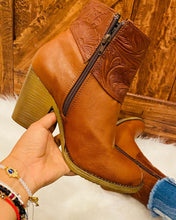 Load image into Gallery viewer, Ximena Boot - Tan
