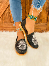 Load image into Gallery viewer, Calavera Huarache  - Black
