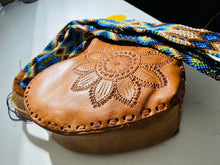 Load image into Gallery viewer, Corazón Crossbody Purse
