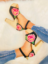 Load image into Gallery viewer, Micaela Block Heels - Black/pink
