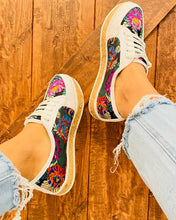 Load image into Gallery viewer, Luisa Sneaker’s Mexican - White
