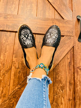 Load image into Gallery viewer, Calavera Huarache  - Black
