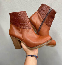 Load image into Gallery viewer, Ximena Boot - Tan
