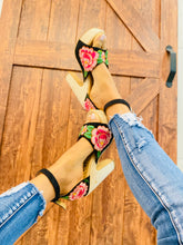 Load image into Gallery viewer, Micaela Block Heels - Black/pink
