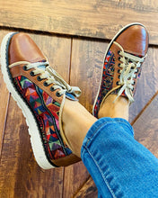 Load image into Gallery viewer, Telar Loafers - Tan
