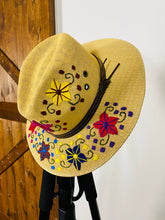 Load image into Gallery viewer, Flor Hand  Embroidered Hat
