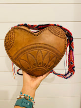 Load image into Gallery viewer, Corazón Crossbody Purse
