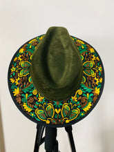 Load image into Gallery viewer, Flower Suede  Hat
