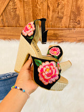Load image into Gallery viewer, Micaela Block Heels - Black/pink
