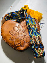 Load image into Gallery viewer, Corazón Crossbody Purse
