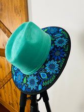 Load image into Gallery viewer, Flower Suede  Hat
