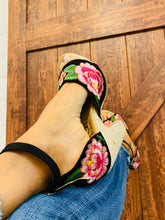 Load image into Gallery viewer, Micaela Block Heels - Black/pink
