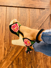 Load image into Gallery viewer, Micaela Block Heels - Black/pink
