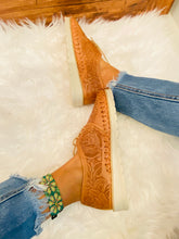 Load image into Gallery viewer, Adelita Loafers - Habana

