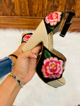 Load image into Gallery viewer, Micaela Block Heels - Black/pink
