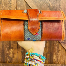 Load image into Gallery viewer, The Telar Leather Wallet
