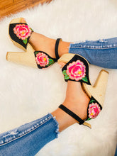 Load image into Gallery viewer, Micaela Block Heels - Black/pink
