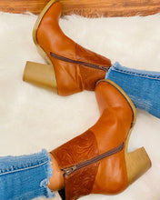 Load image into Gallery viewer, Ximena Boot - Tan
