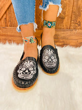 Load image into Gallery viewer, Calavera Huarache  - Black
