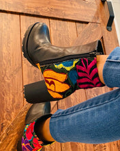 Load image into Gallery viewer, Yoyi’s Boot - Black
